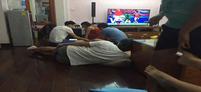Tác động của bóng đá đến xã hội - lây "nghẹo" cho cả nhà